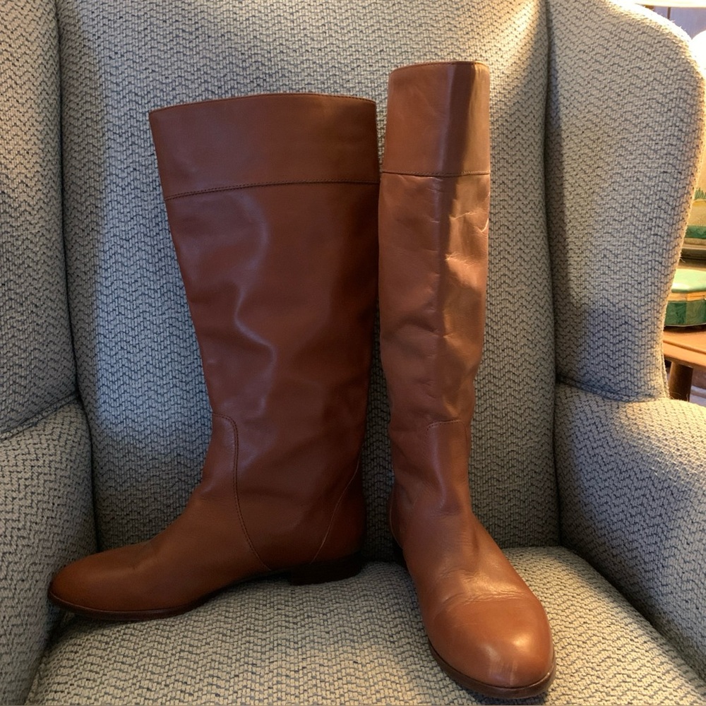 EUC J. Crew equestrian style brown boots in size 9 with 8 inch calf measure.